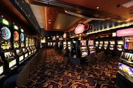 Người chơi trải nghiệm game slot svv388 trên điện thoại di động tại Việt Nam